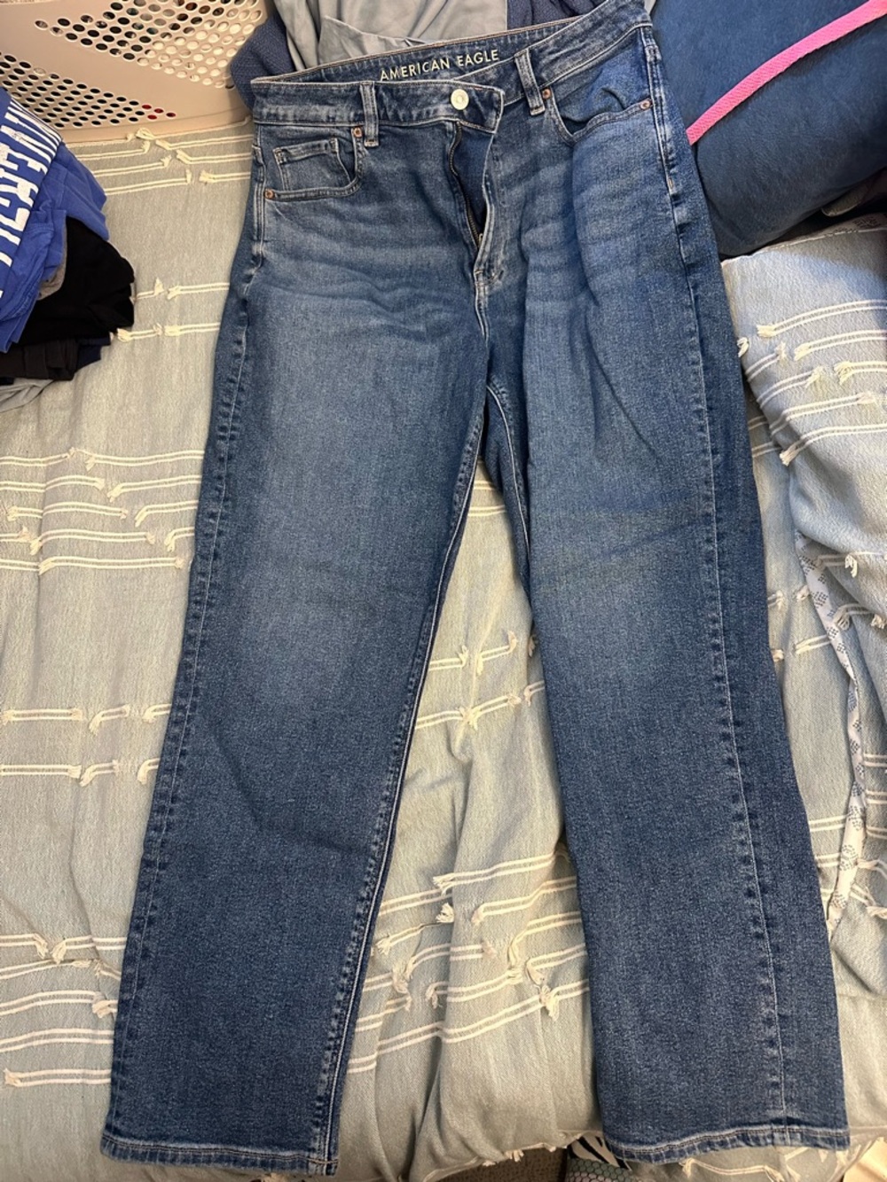 American Eagle Outfitters Straight-Leg Jeans — Medium Wash Blue